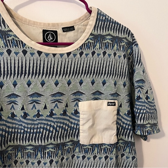 Volcom Knit Tee Men’s Large Blue Geometric Front Pocket - Picture 2 of 10
